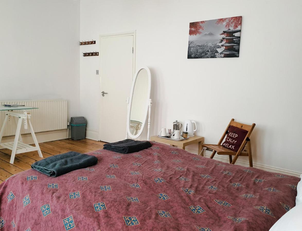 In Queen's Park Homestay London