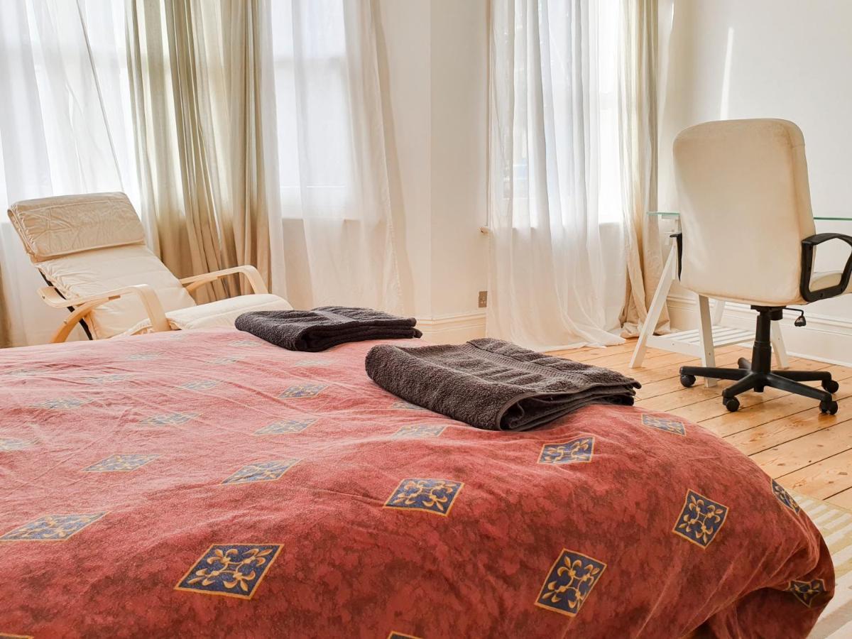 Homestay In Queen's Park *