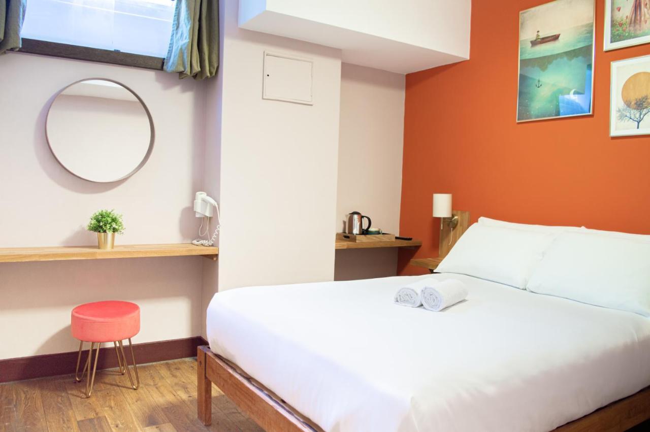 Palmers Hillspring At Willesden Hostel *