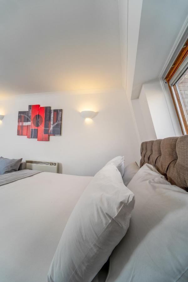 Park Lane Piccadilly Circus Apartment