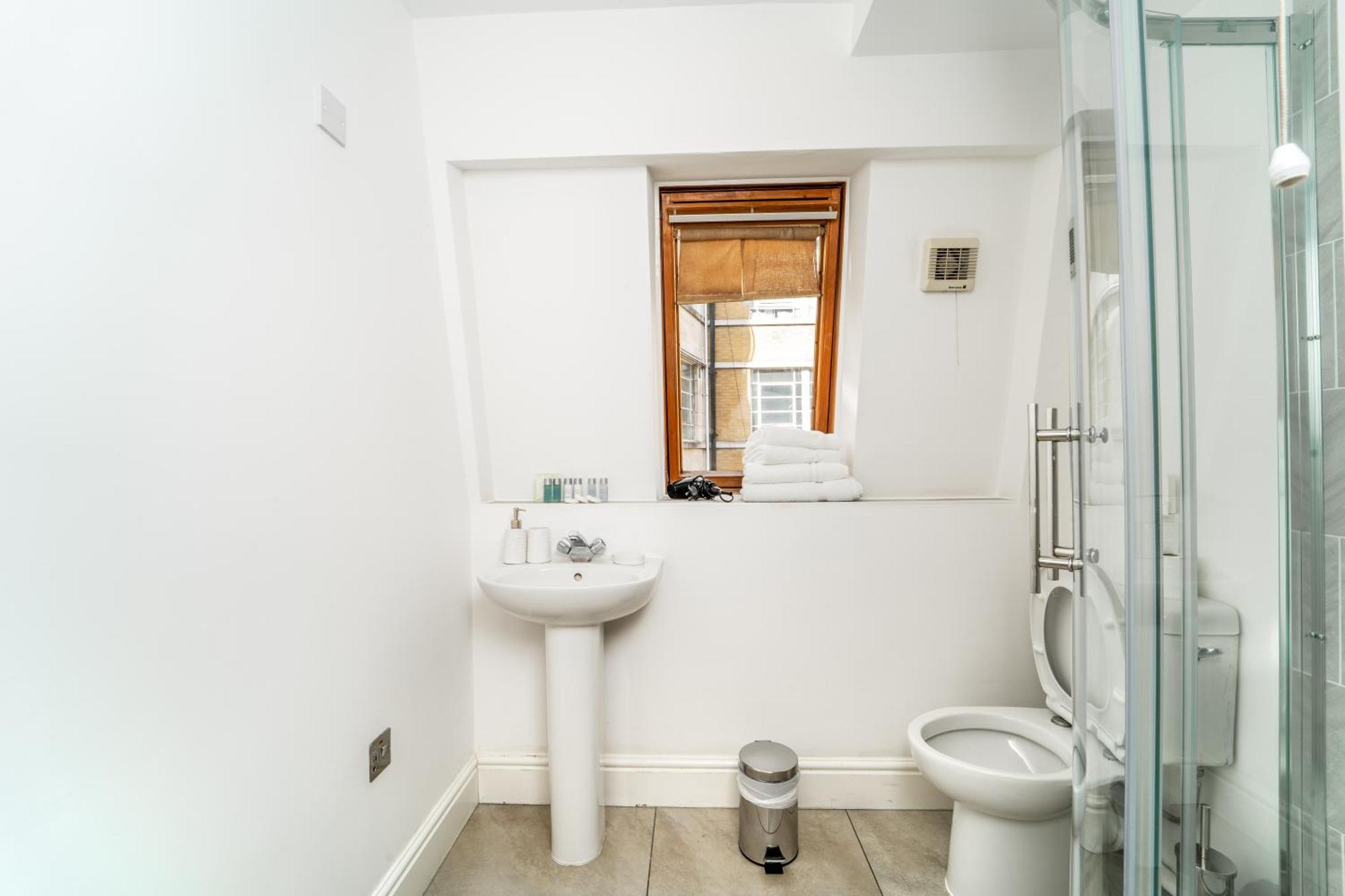 Park Lane Piccadilly Circus Apartment