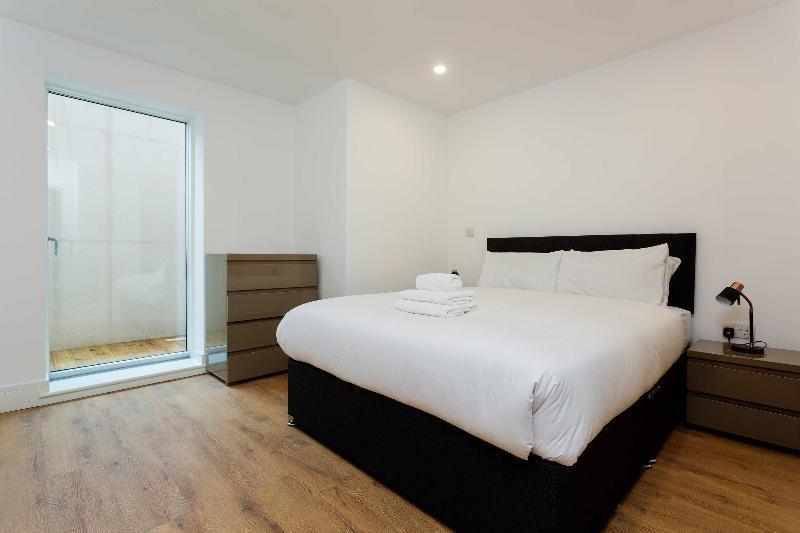 Oyo 136 Kings Ave New Builds 3* London