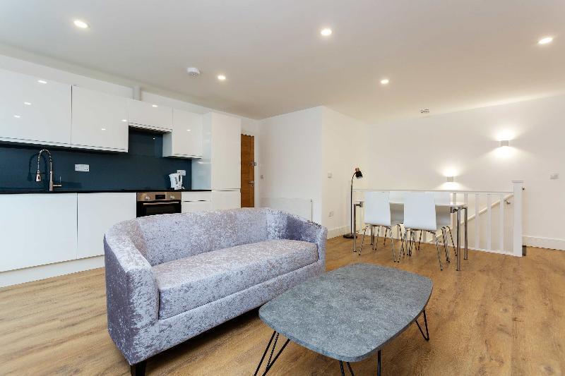 Oyo 136 Kings Ave New Builds 3* London