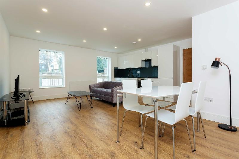Hotel Oyo 136 Kings Ave New Builds 3*