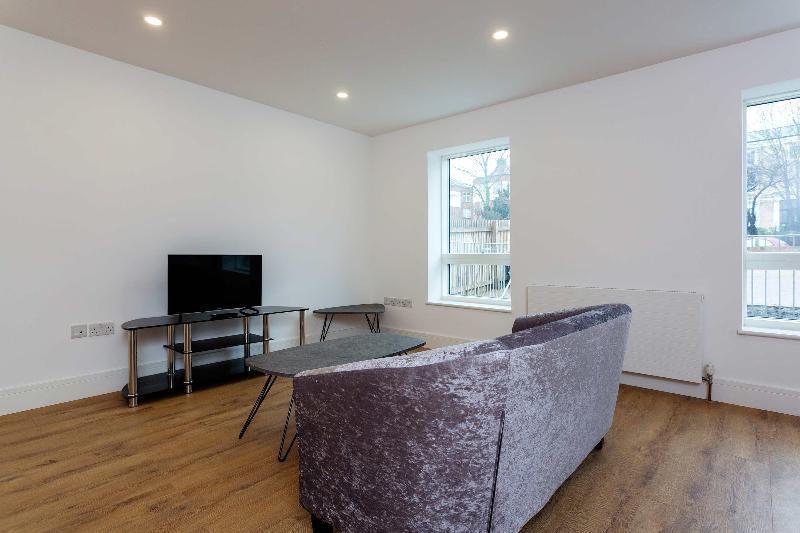 Oyo 136 Kings Ave New Builds 3* London