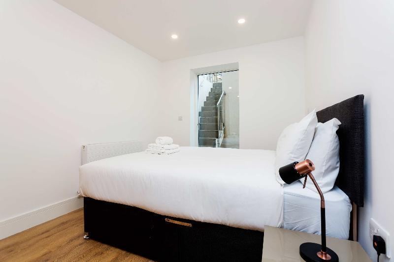Hotel Oyo 136 Kings Ave New Builds London