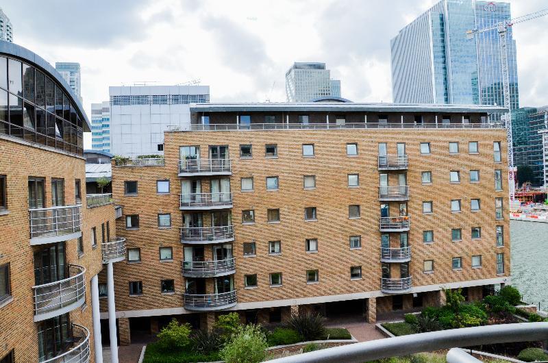 Oyo 139 Meridian Place 2 Bed Hotel