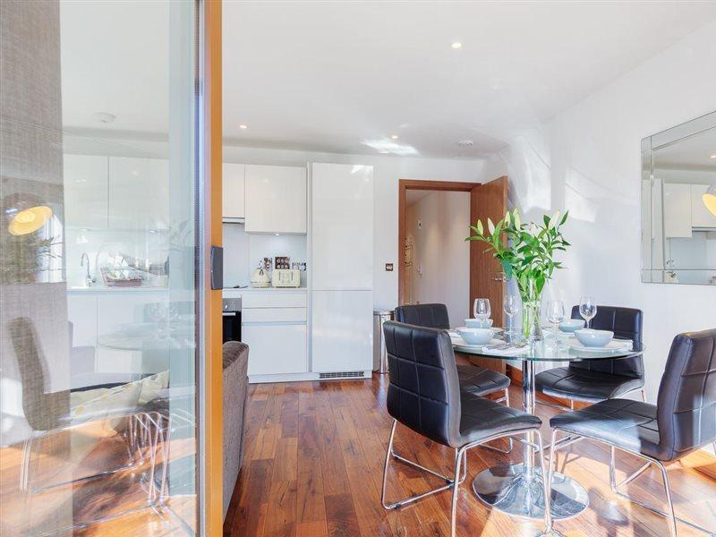 Modern Close To Colombia Road Market Apartment London