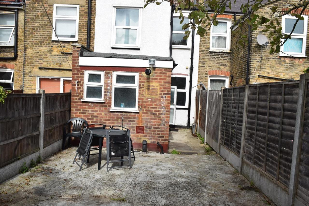 Three Bedroom House Lancaster Road Ferienhaus *