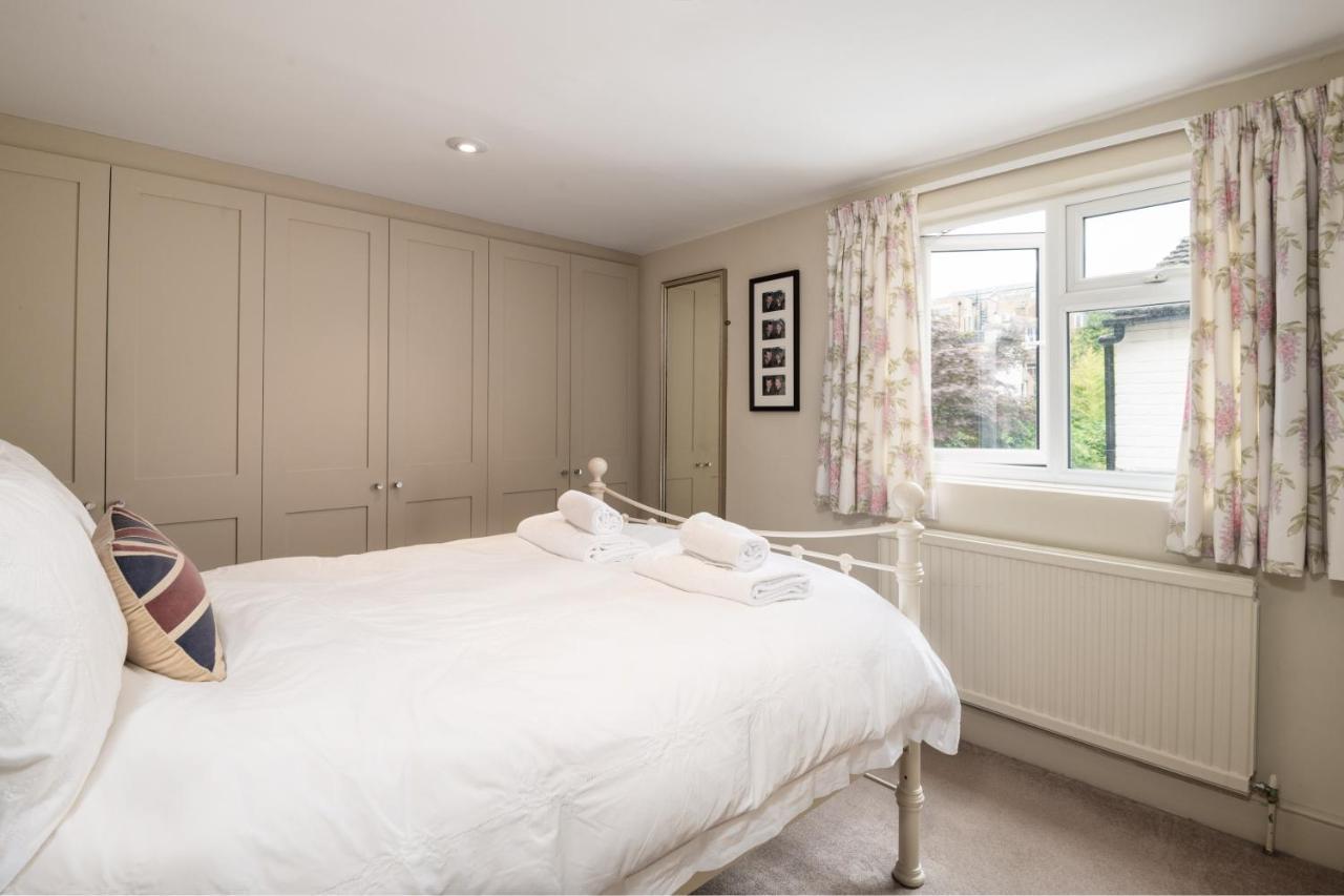 Traditional Fulham Close To The River Thames By Underthedoormat