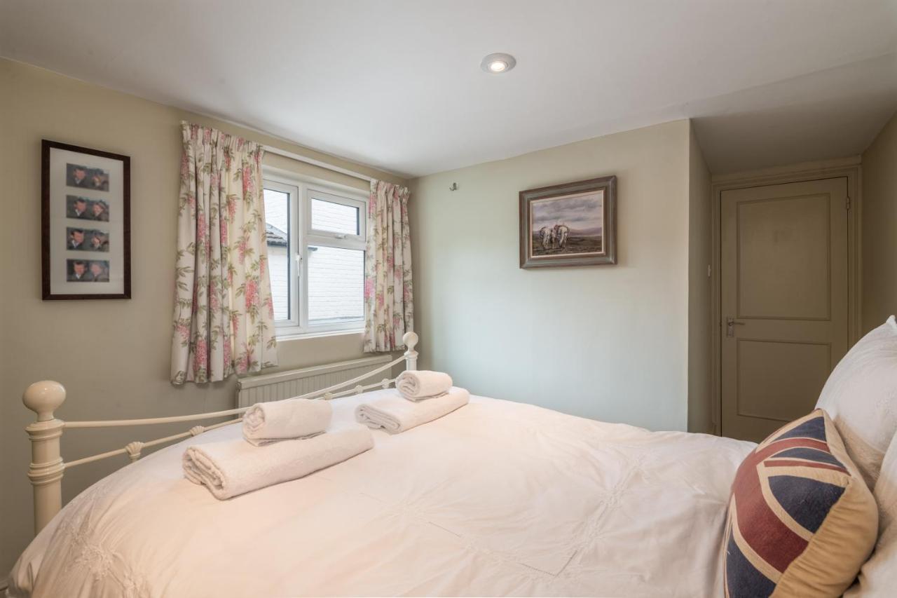 Traditional Fulham Close To The River Thames By Underthedoormat Apartment