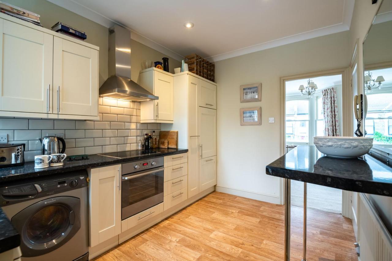 Traditional Fulham Close To The River Thames By Underthedoormat Apartment *