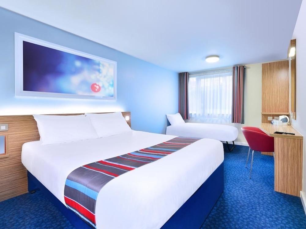 Travelodge Airport Hotel