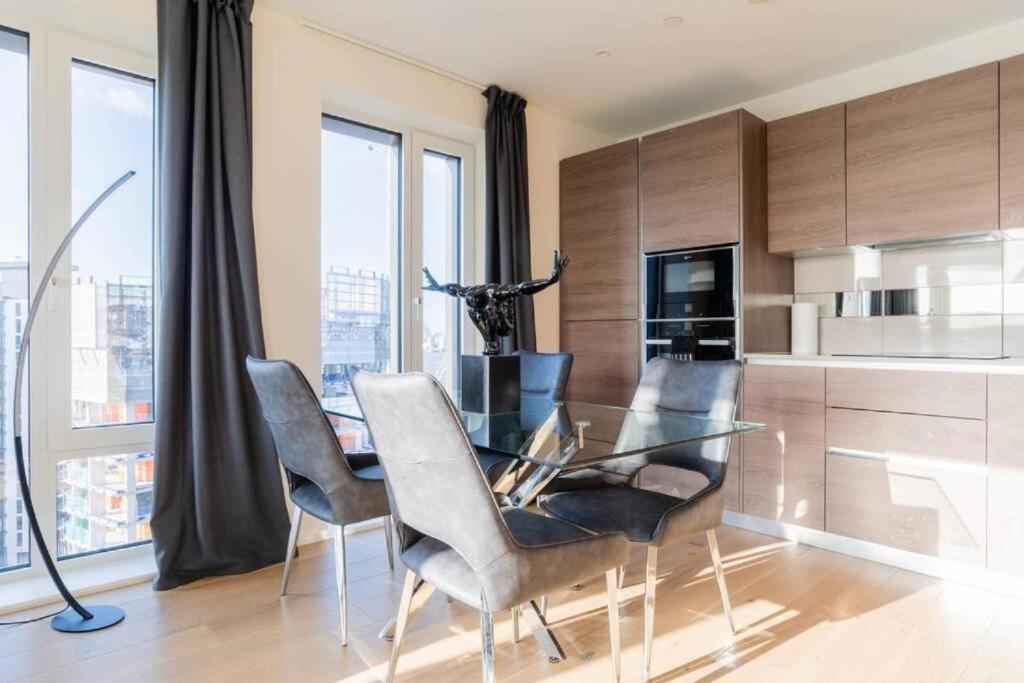 Luxury River Side Penthouse Apartment *