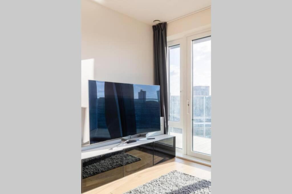 Luxury River Side Penthouse * London