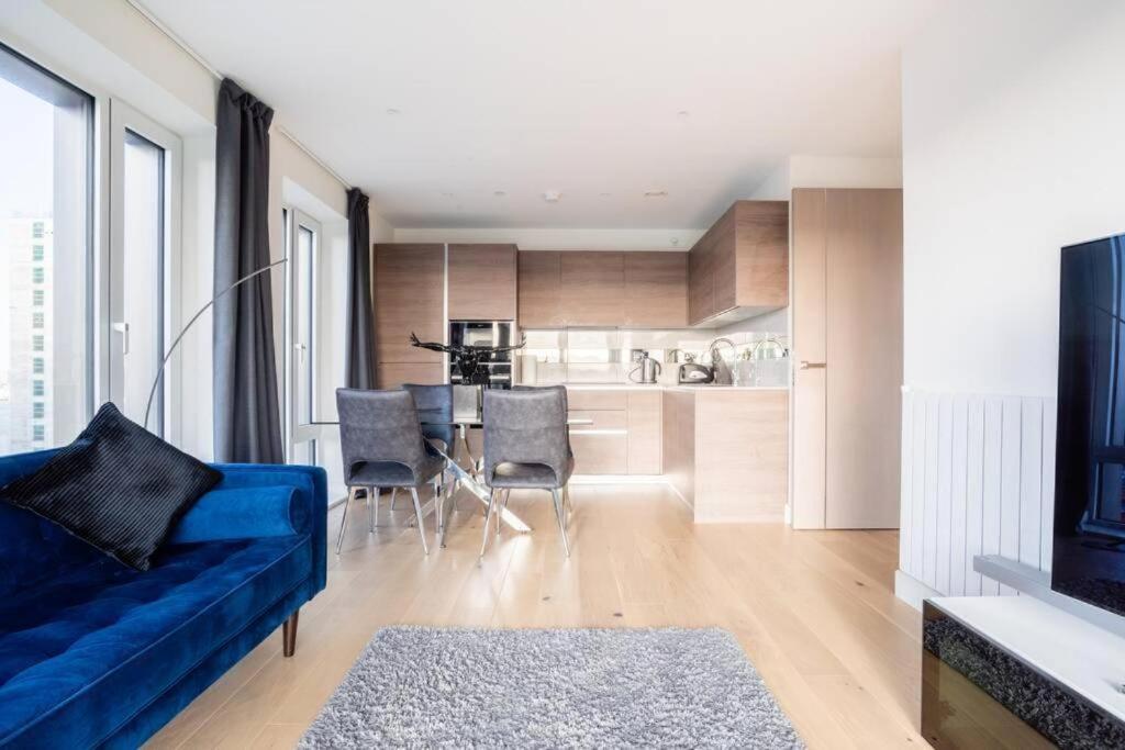 Apartment Luxury River Side Penthouse