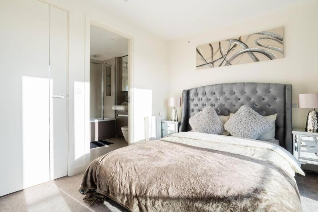 Luxury River Side Penthouse Apartment *