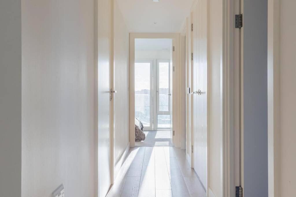 Luxury River Side Penthouse * London