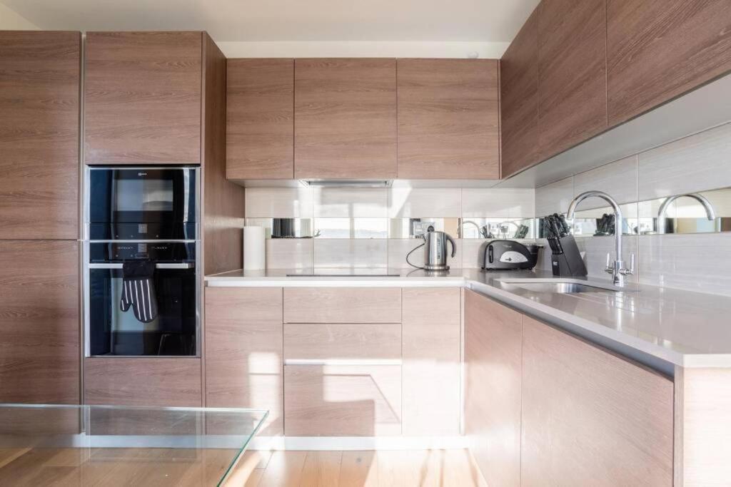 Luxury River Side Penthouse Apartment *