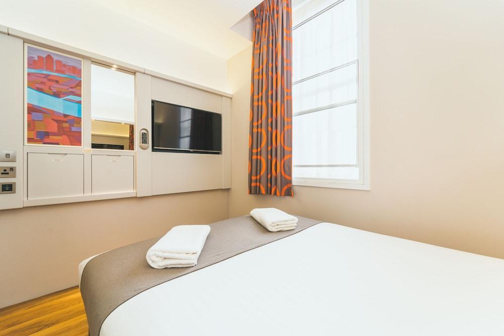 Point A Canary Wharf 3* London