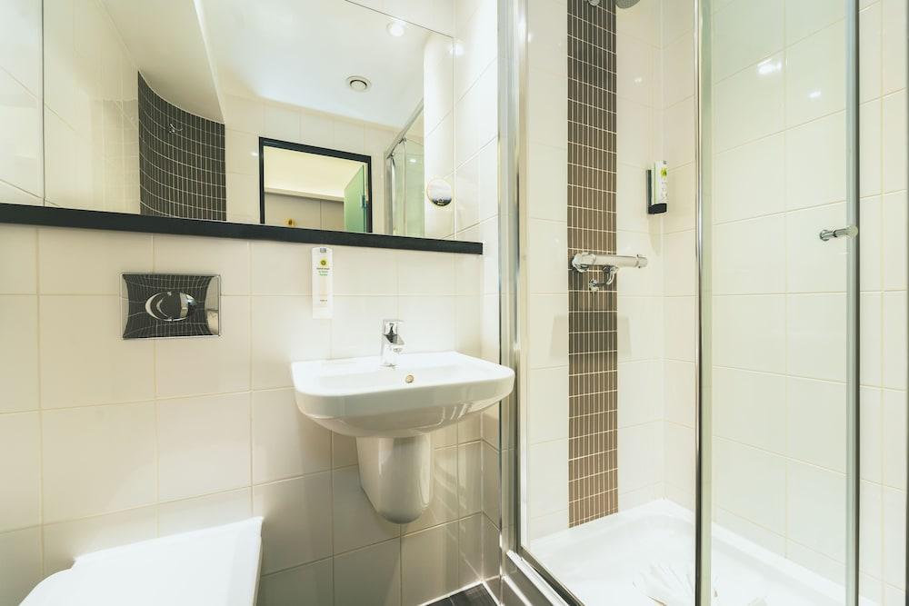 Point A Canary Wharf Hotel 3*