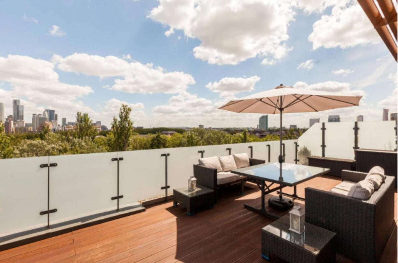 Apartment 2 Bedroom Penthouse In Canada Water With Balcony London