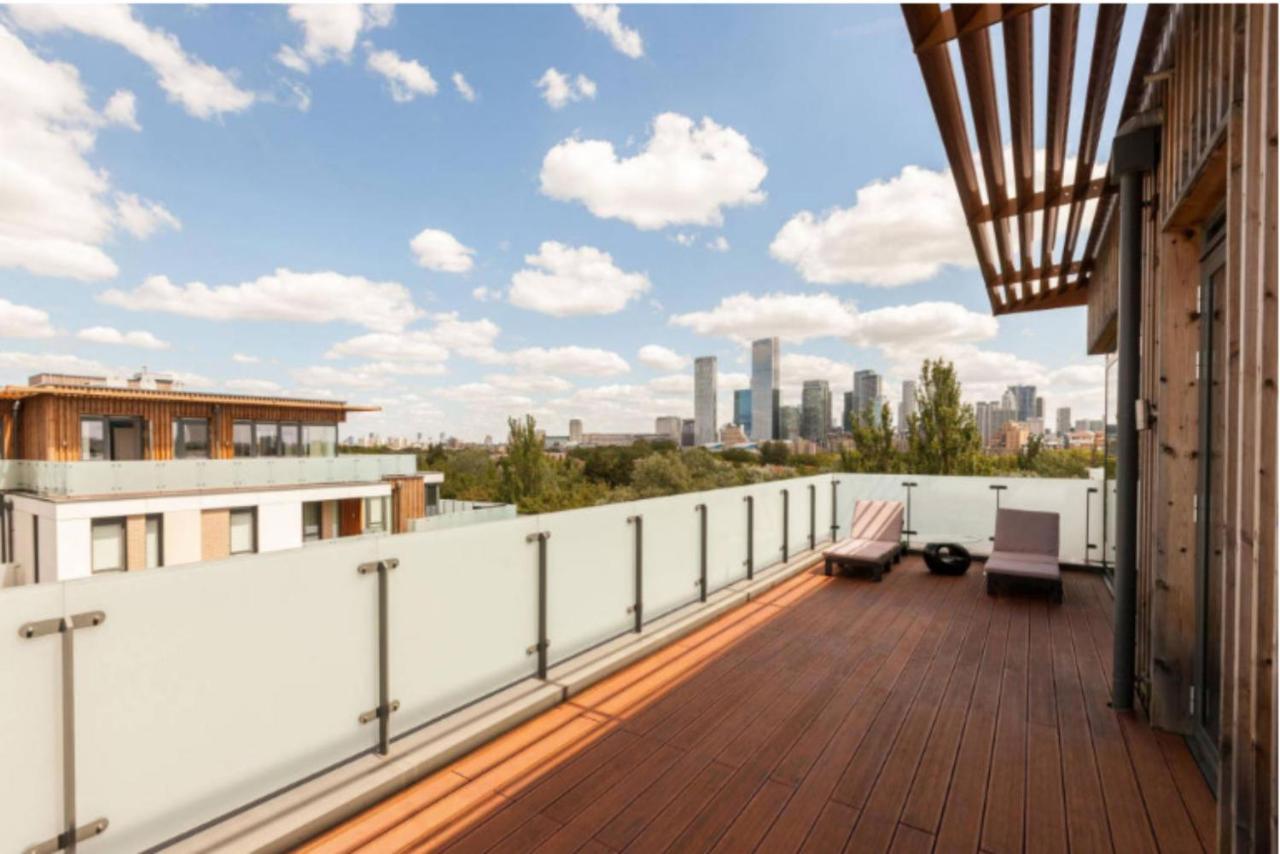 2 Bedroom Penthouse In Canada Water With Balcony *