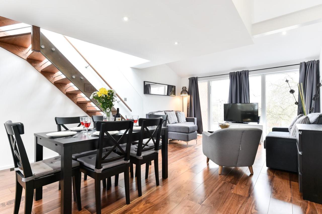 Bermondsey Apartment *