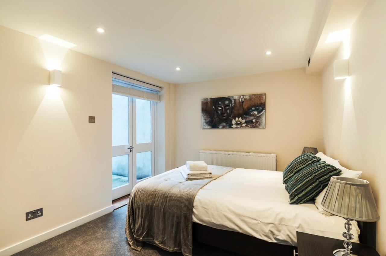 Victoria - Vincent Square By Viridian London