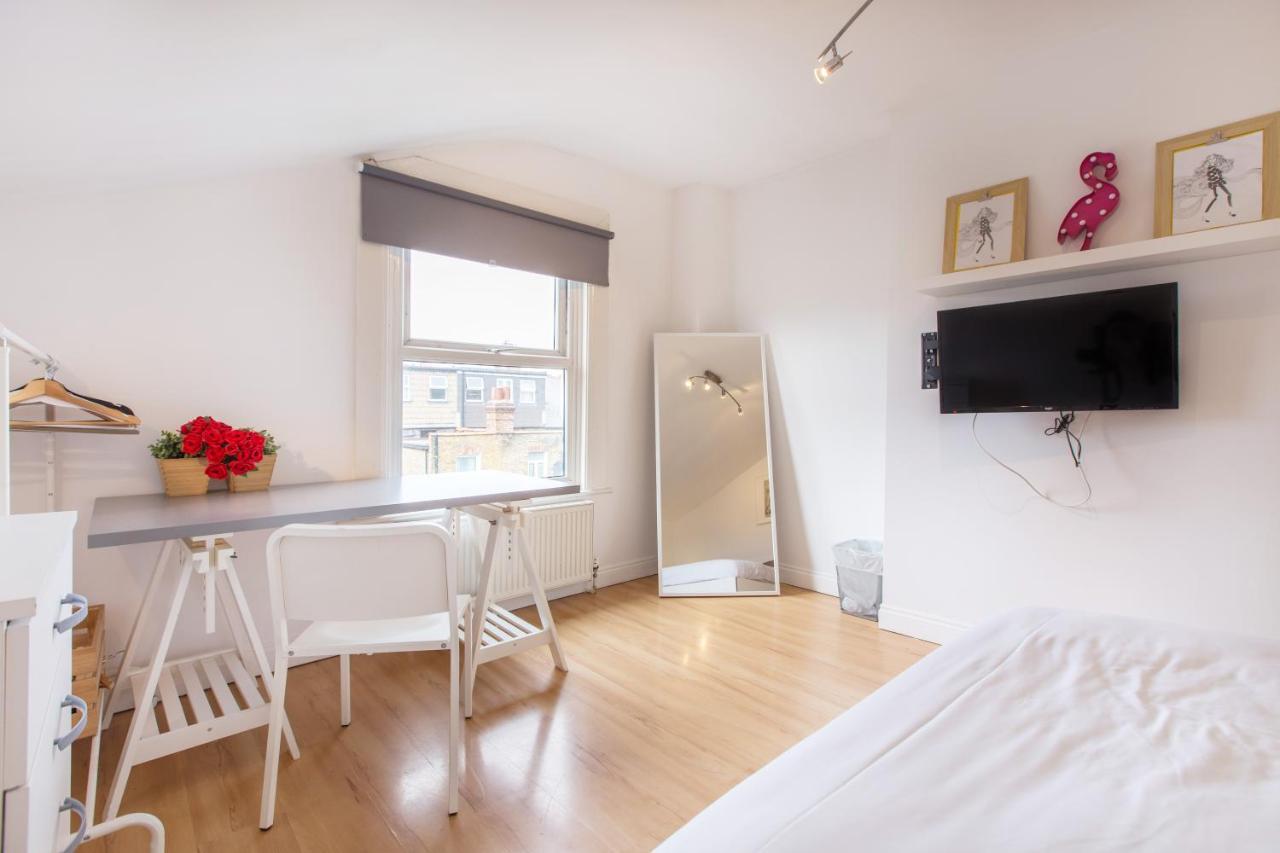 Tooting Broadway & By Dc Guest house London