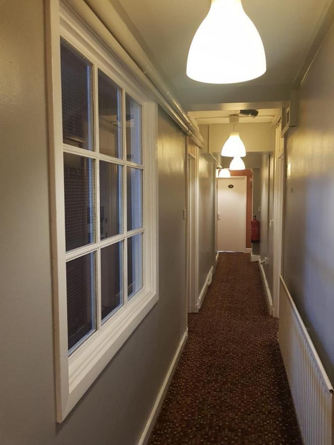 Hour Glass Inn 2*