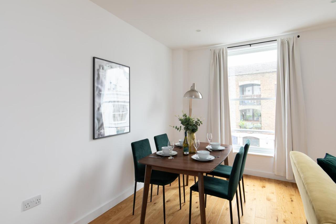 Apartment - Luxury And Spacious With Balcony London