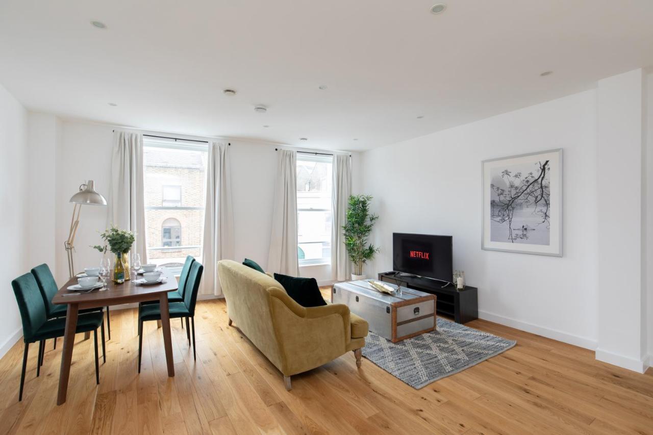 Apartment - Luxury And Spacious With Balcony London