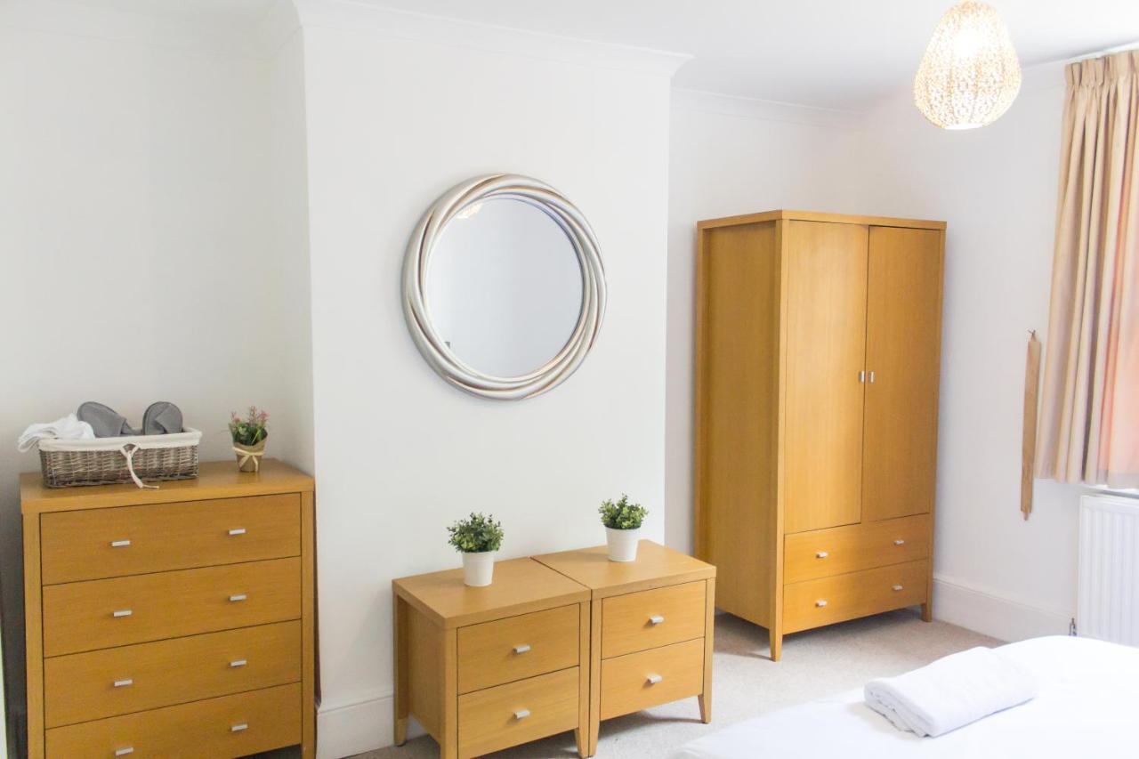 Premium Over Looking Canary Wharf Towers Apartment *