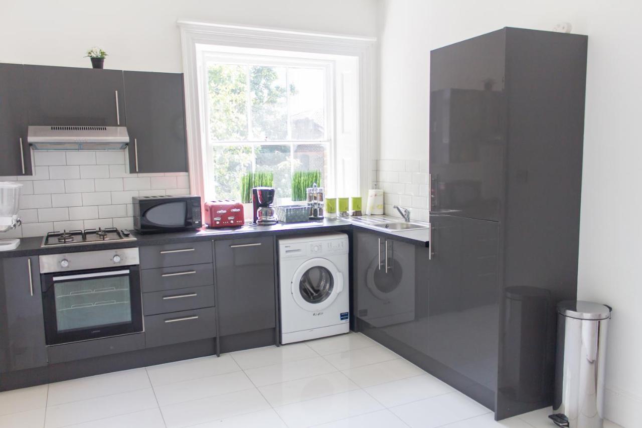 Premium Over Looking Canary Wharf Towers Apartment London