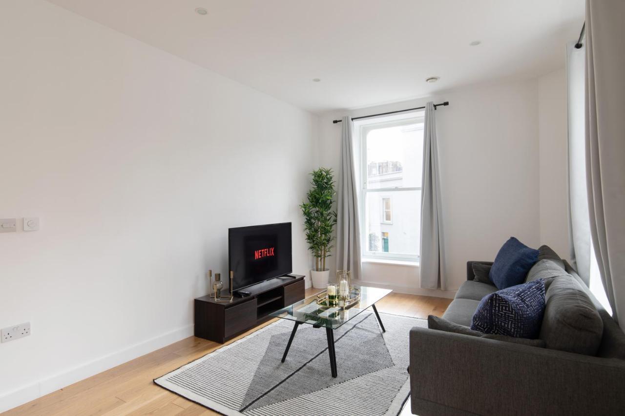 Apartment - Luxury And Spacious With Balcony London