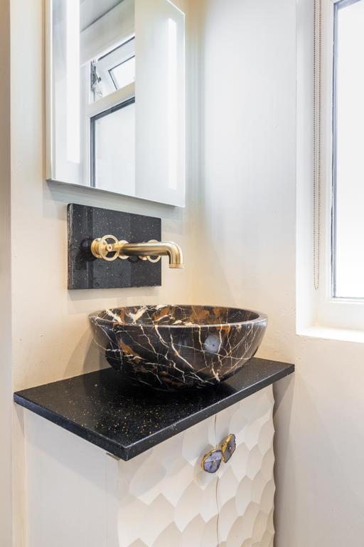 Berkeley Square Apartment