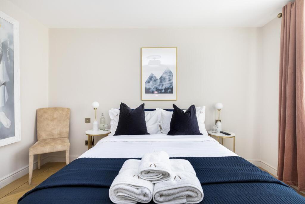 Berkeley Square Apartment