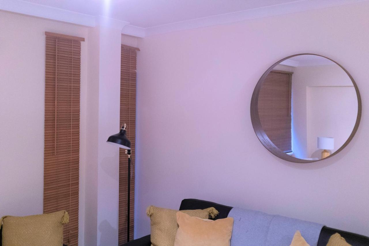 The Dwelling Point - Cannon Street Apartment *