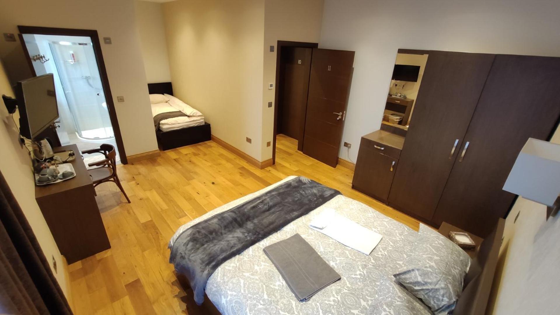 Oyo The Kilburn Arms Bed & Breakfast London