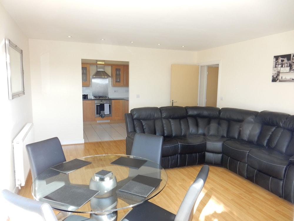 Mayfair Court Service 3*