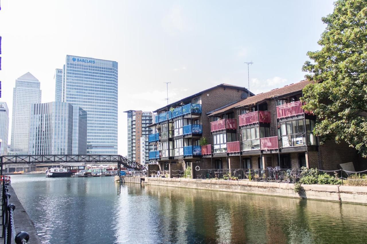 Premium Over Looking Canary Wharf Towers *