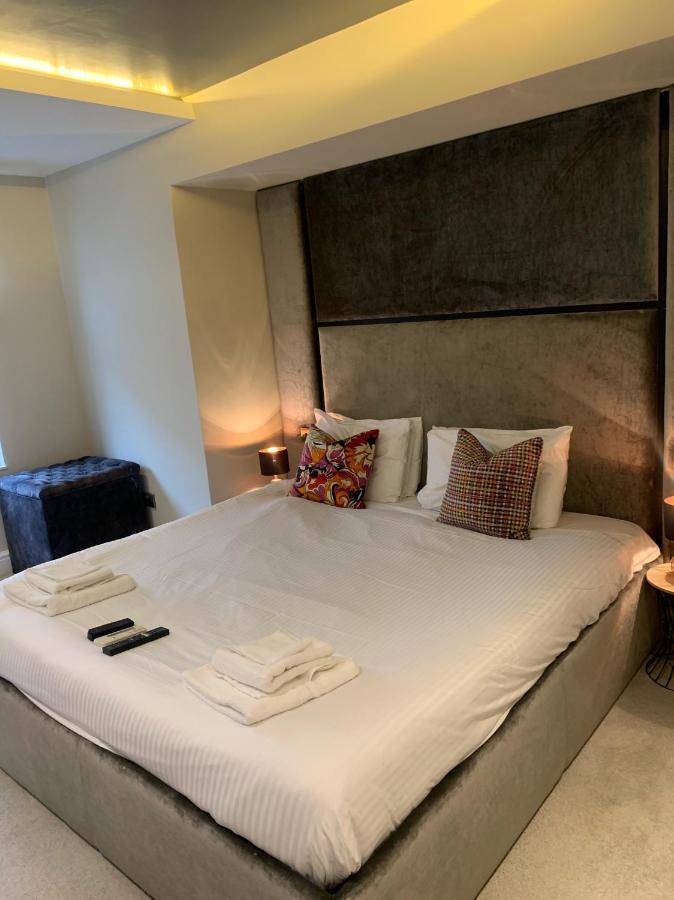Berkeley Square Apartment *