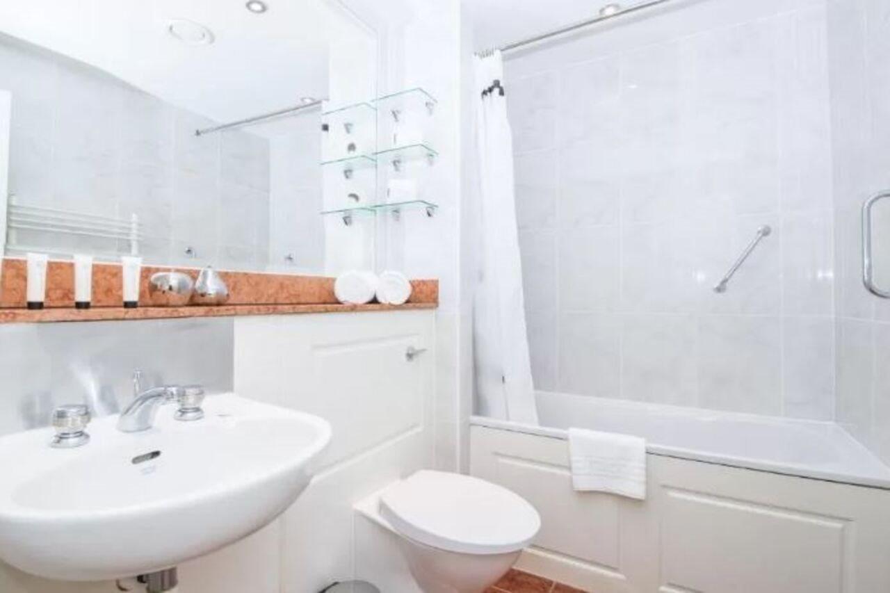 Point West Apartment *