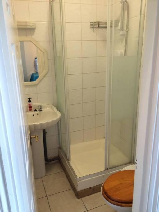 Victoria Dwellings Bed & Breakfast London