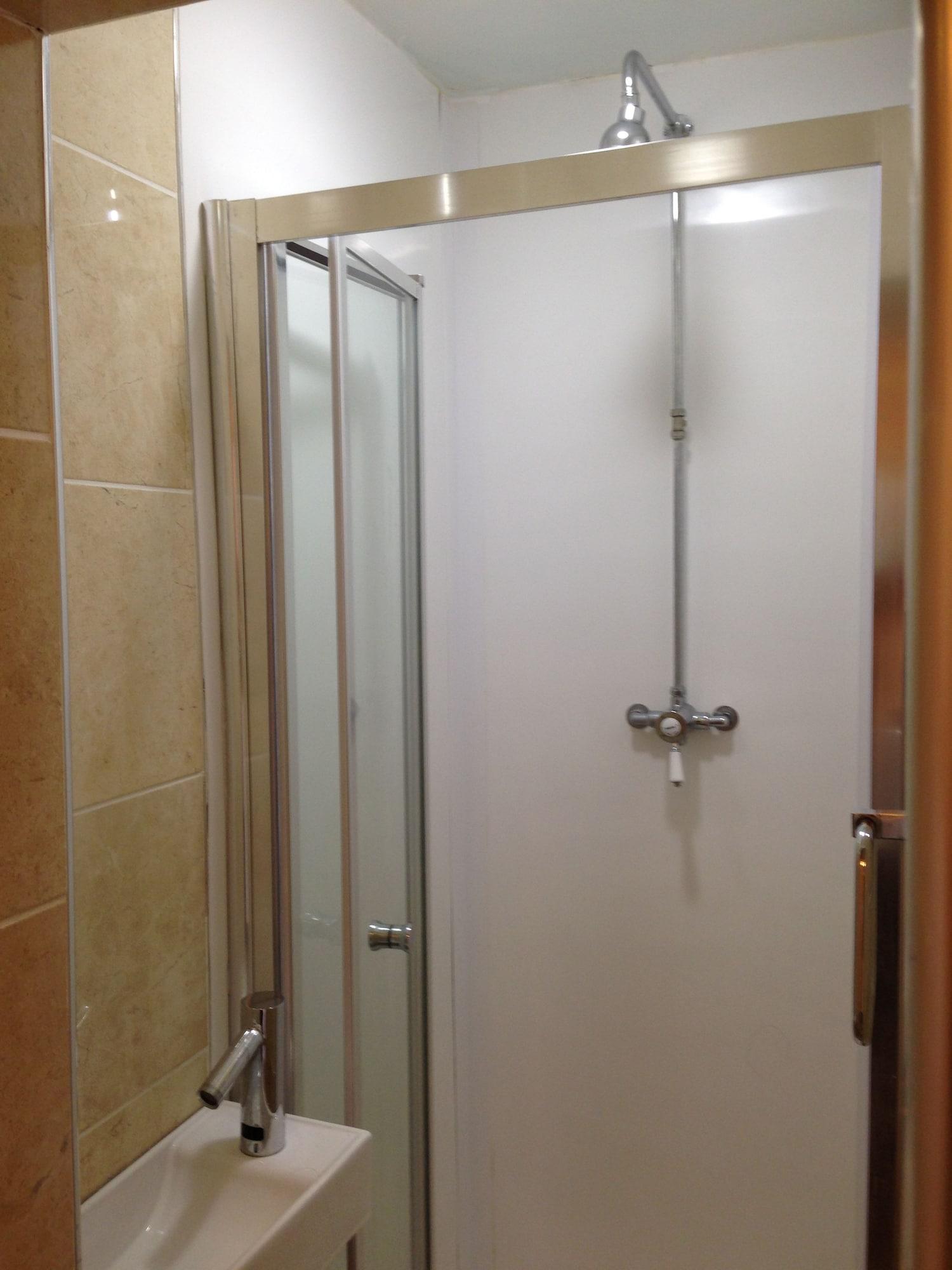 Hostel Onefam Waterloo 18-36 Years Old London