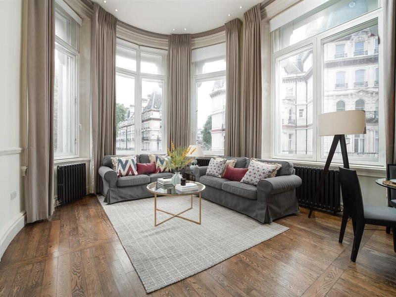 Grosvenor Gardens By Capital * London