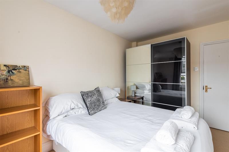 Panoramic Family In Maida Vale Apartment London