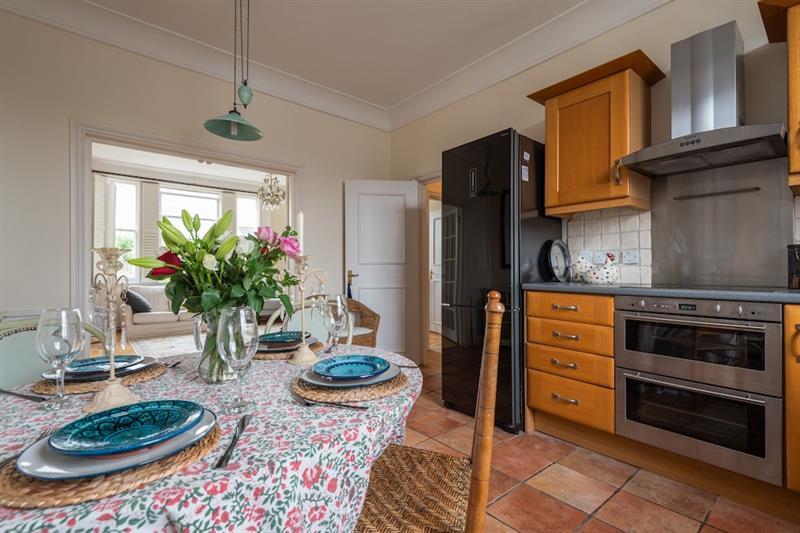 Panoramic Family In Maida Vale Apartment London