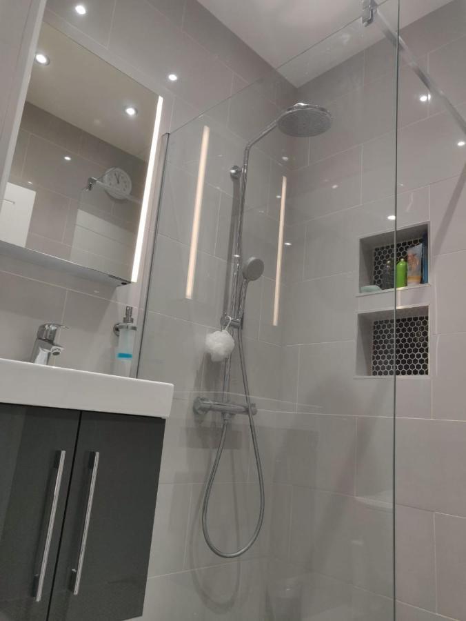 Stunning Double In Harrow Wembley - Khoob House